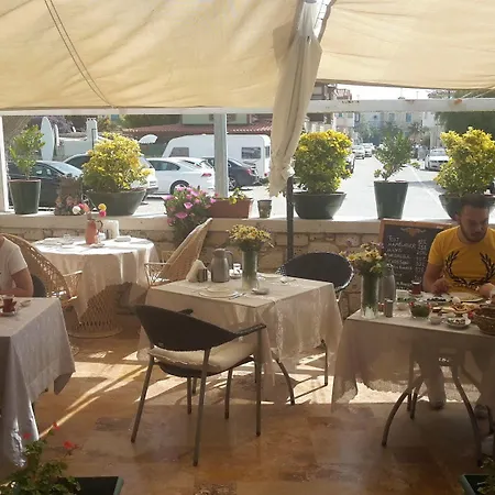 ベッド・アンド・ブレックファスト Mono Life 3*