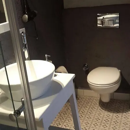 ベッド・アンド・ブレックファスト Mono Life アラカティ